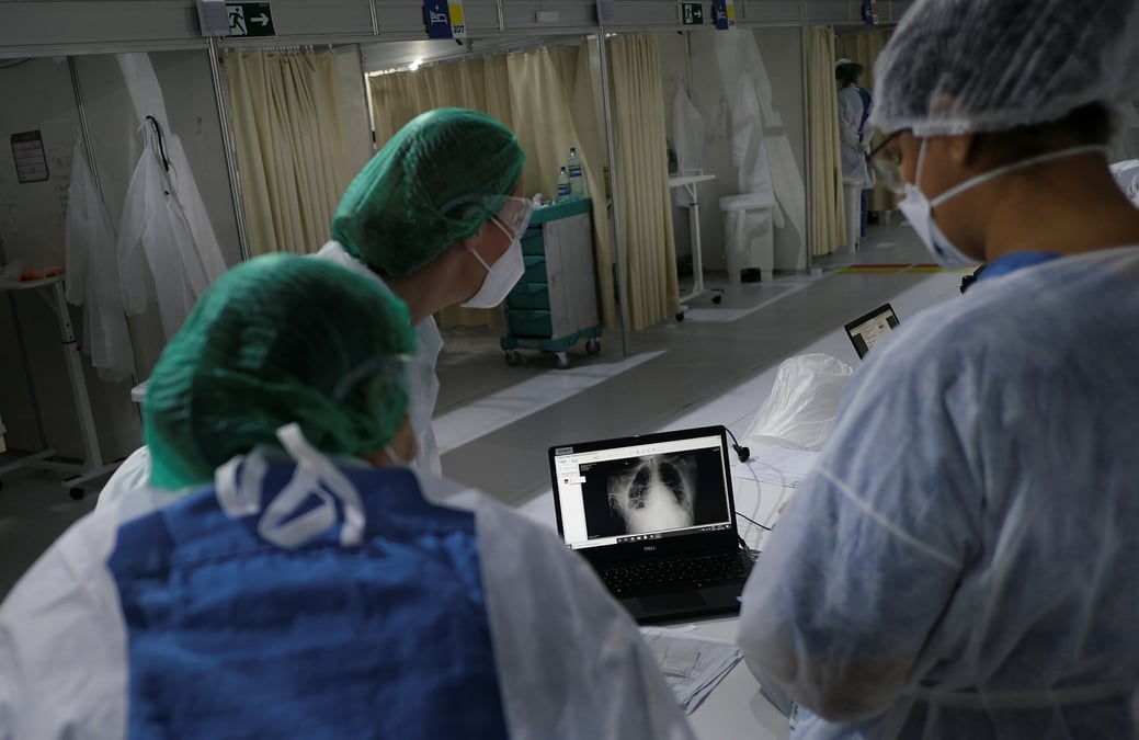 L'epidemie de coronavirus a fait pres de 100.000 morts au bresil