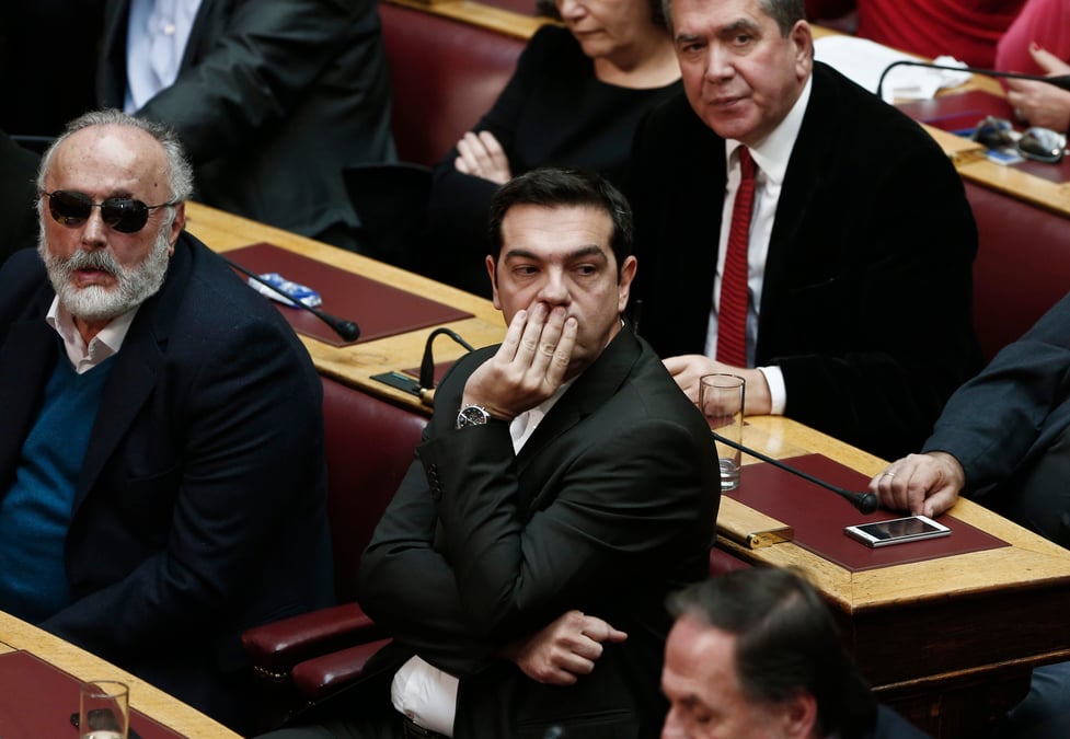 Syriza en tete des sondages en grece mais son avance se reduit