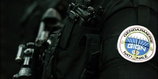 Logo du GIGN sur l'uniforme de l'un de ses membres
