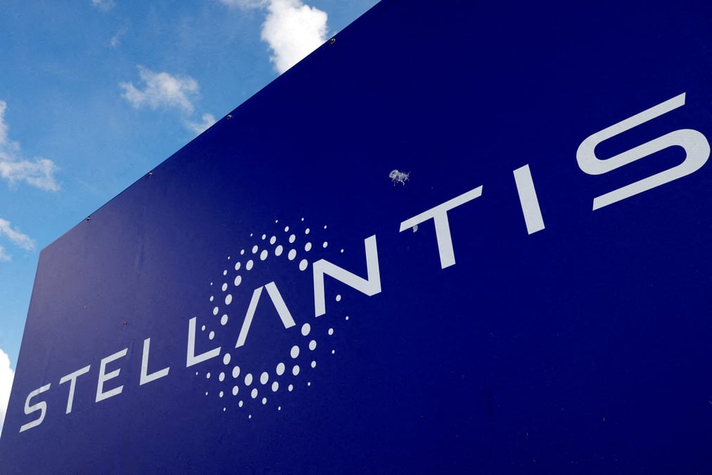 Stellantis: du moteur essence aux batteries, accord bientot signe a douvrin