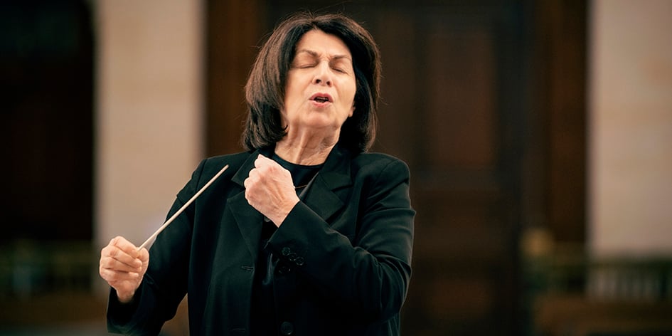 Claire Gibault a derrière elle une longue carrière de cheffe, engagée.