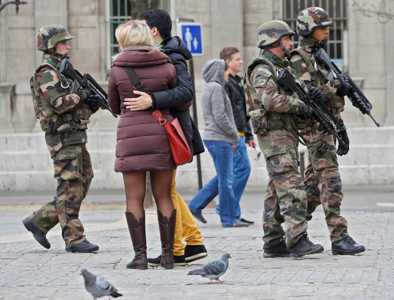 Parisiens et touristes sous le choc