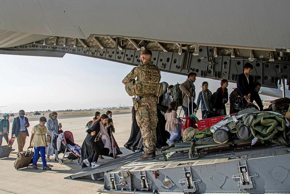 La grande-bretagne prevoit d'accueillir des milliers de refugies afghans