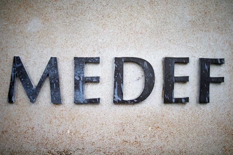 Paradise papers: le medef condamne l'evasion fiscale