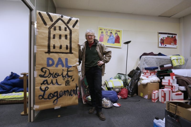 Des manifestants reclament un toit pour les sans-abri