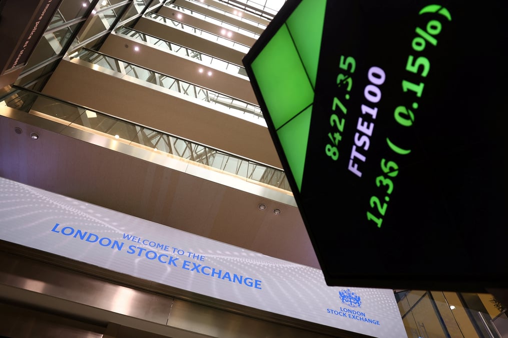 Le hall du london stock exchange a londres