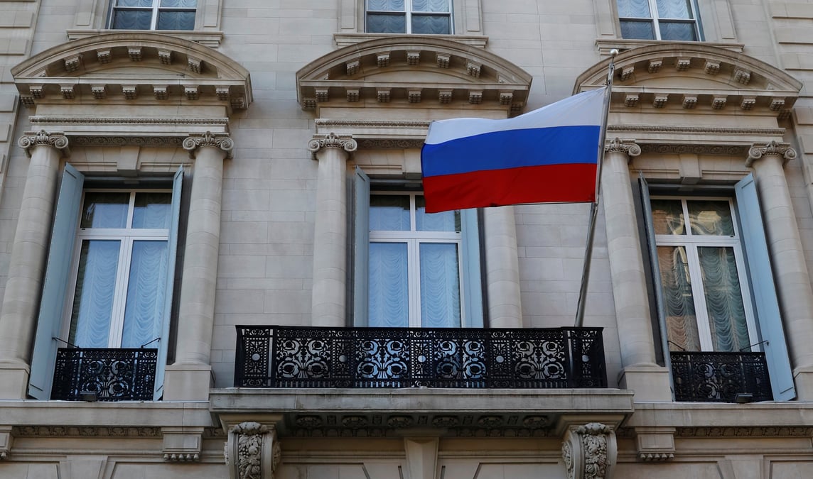 Trump ordonne l'expulsion de 60 russes
