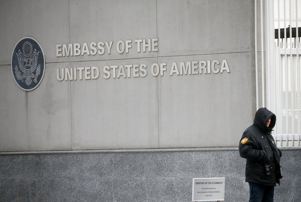 Les etats-unis reduisent leur presence diplomatique en ukraine