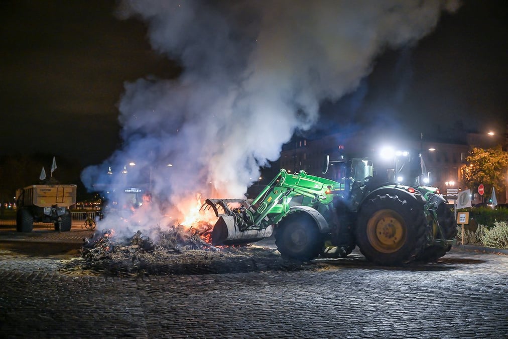 Le climat est tendu entre syndicats, en lice pour les élections des chambres d'agriculture départementales en janvier.