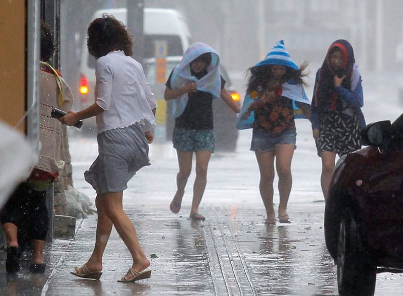 Ordres d'évacuation donnés à l'approche du typhon Neoguri au Japon