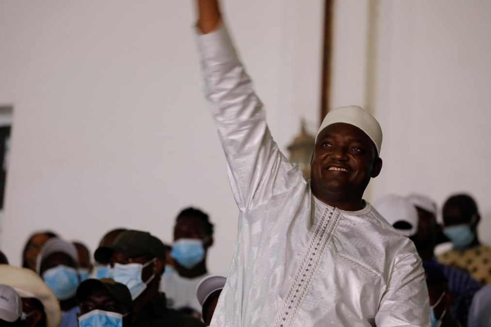 Gambie: victoire du president sortant adama barrow a l'election presidentielle