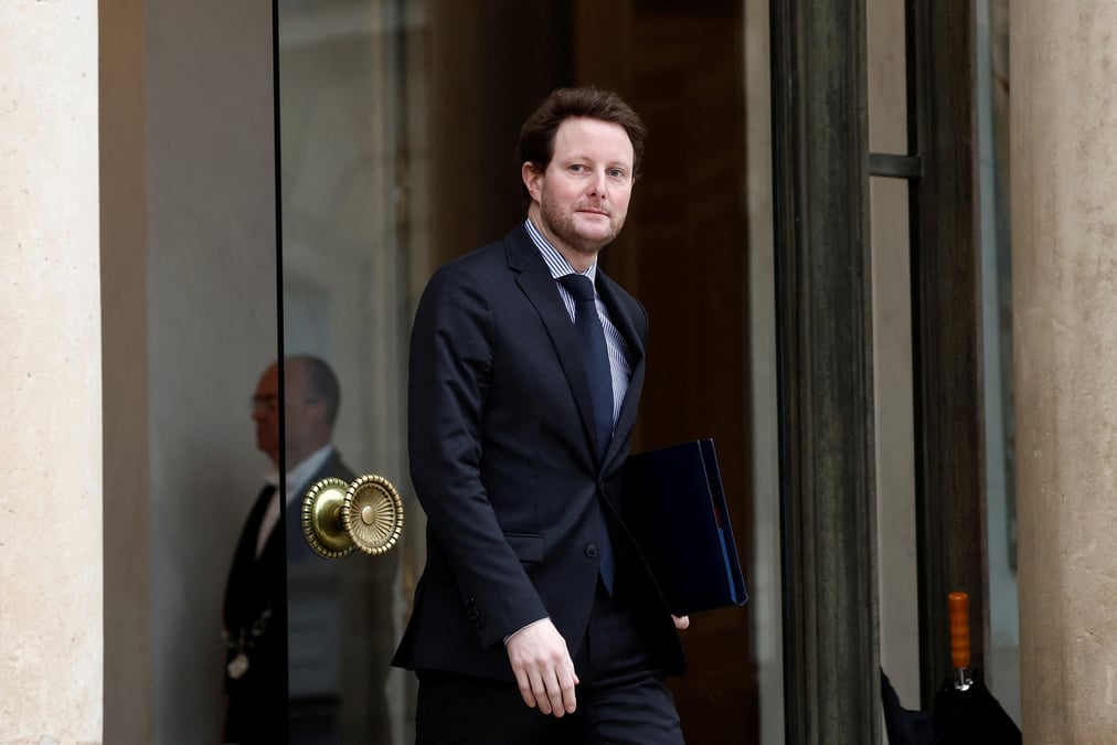 Reunion hebdomadaire du cabinet a l'elysee a paris