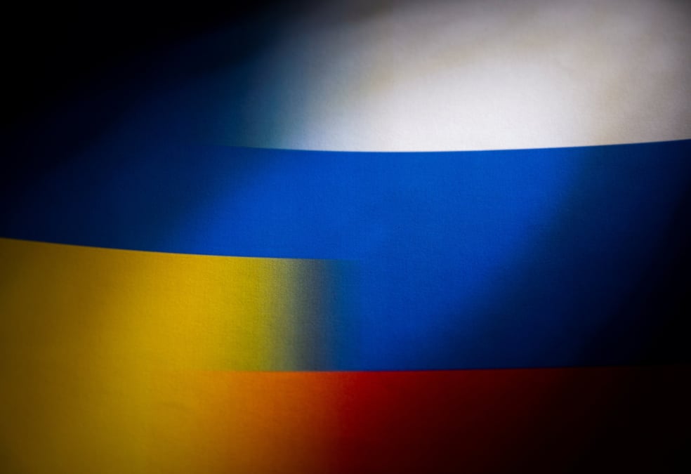 Une illustration des drapeaux de la russie et de l'ukraine
