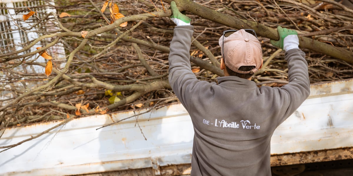 À Lodève (Hérault), l'entreprise à but d'emploi (EBE) L'Abeille Verte a embauché 167 personnes en deux ans pour différentes activités, comme du compostage, du maraîchage bio ou de l'herboristerie.