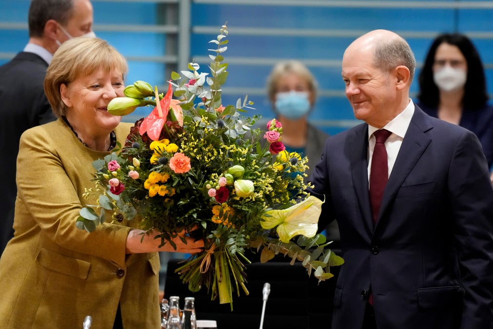 Allemagne: un accord de coalition en vue, merkel fait ses adieux