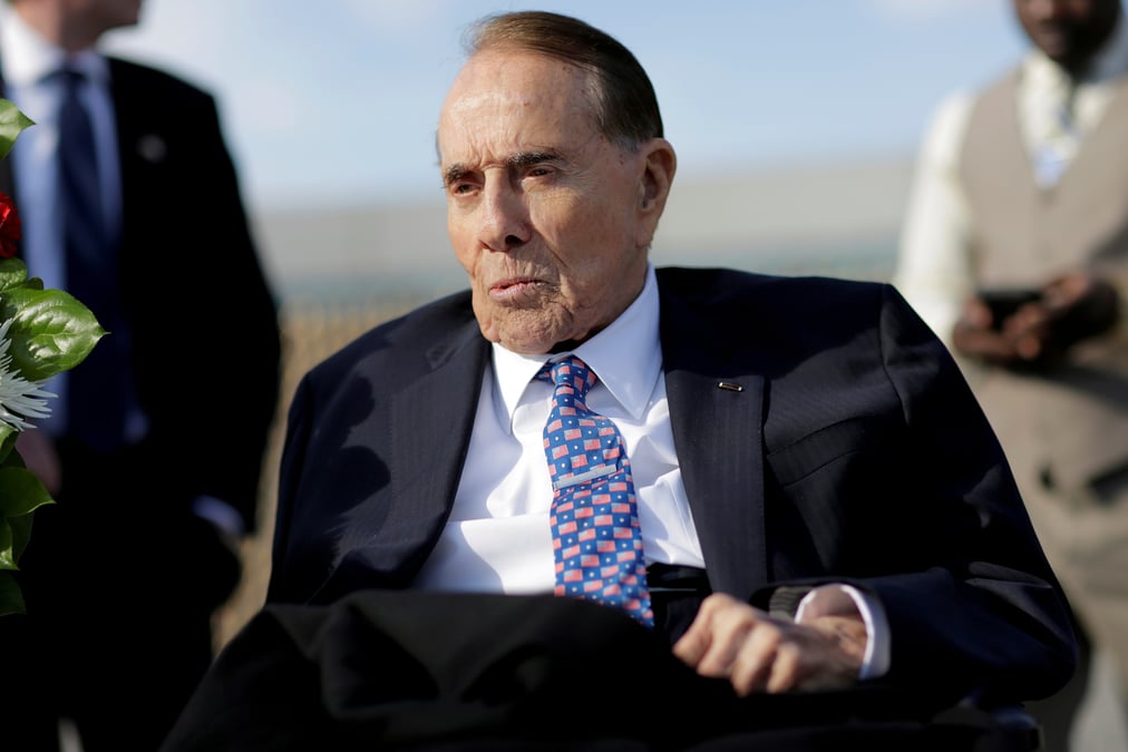 Etats-unis: l'ancien senateur bob dole est mort a l'age de 98 ans