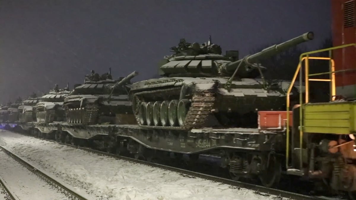 Ukraine, tanks, train, mouvement de troupes et de matériel