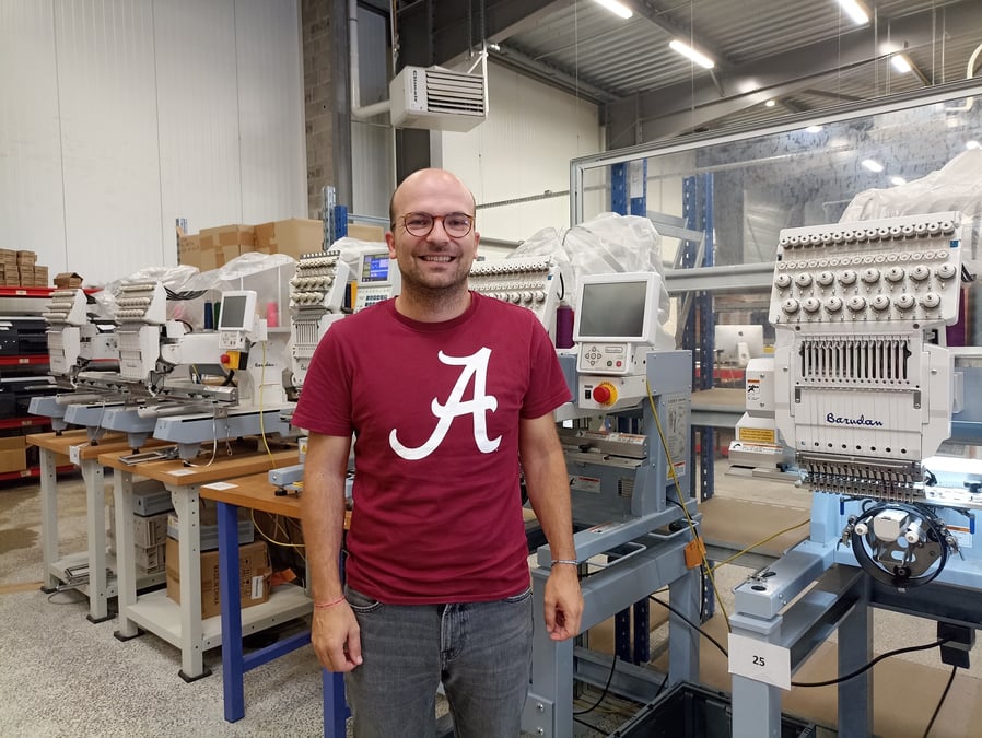 Arnaud Péré, co-dirigeant de l'entreprise Monsieur Tshirt implantée à Lormont.