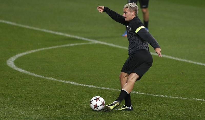Football: Griezmann et Digne s'invitent chez les Bleus