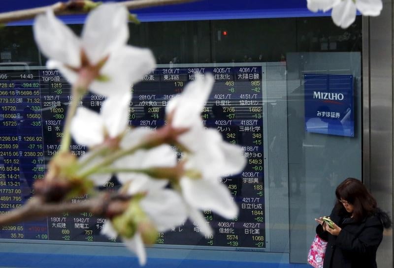 Tokyo finit en hausse