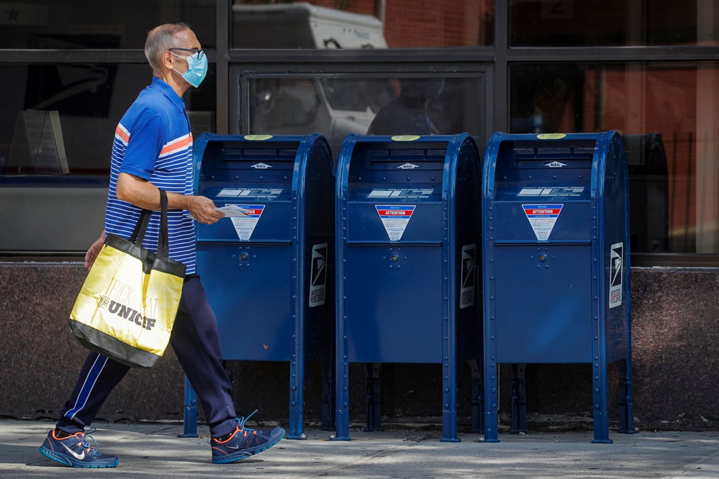 Usa: la chambre vote un texte sur la poste au coeur d'un bras de fer avec trump