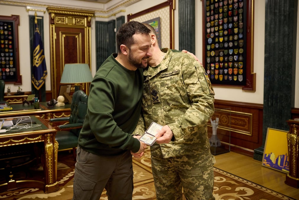Le president ukrainien volodymyr zelenskiy et le commandant en chef de l'armee ukrainienne oleksandr syrskyi a kiev, en ukraine