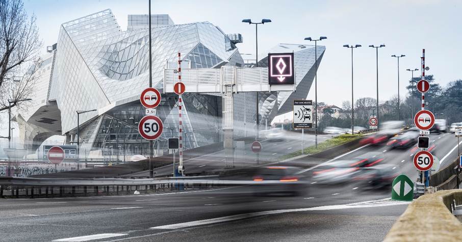 Trois radars thermiques ont été installés le long de l'axe M6/M7 traversant Lyon en passant par le tunnel de Fourvière, afin de contrôler le respect des voies de covoiturage.