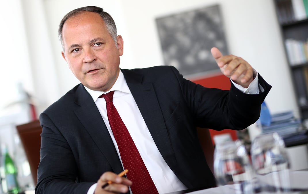 Coeure (bce) veut clarifier le rythme prevu de la hausse de taux