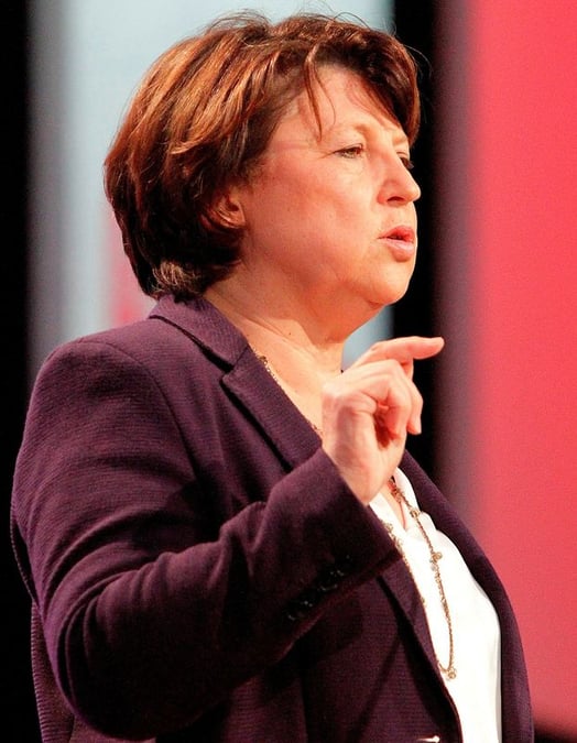 Charge de martine aubry contre hollande et valls