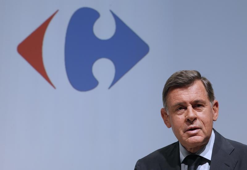 Le pdg de carrefour defend son bilan sous les applaudissements