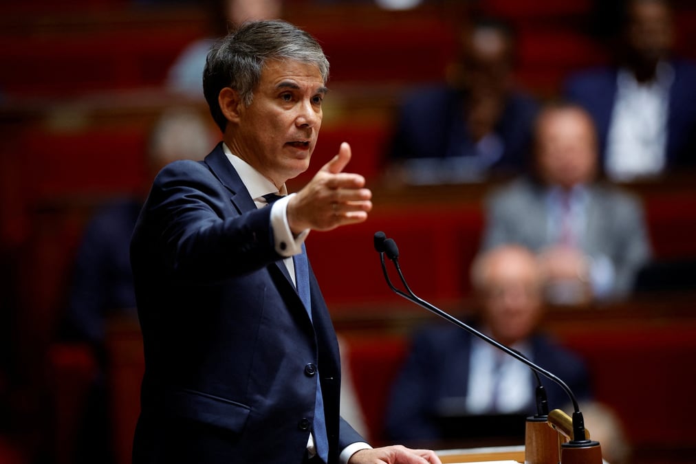 Le Premier secrétaire du PS Olivier Faure prédit le « chaos » en France si un budget n'est pas adopté rapidement.