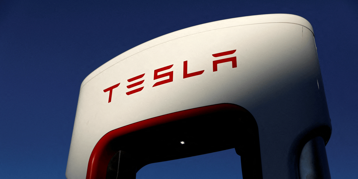 Photo d'archives des super chargeurs tesla a mojave, aux etats-unis