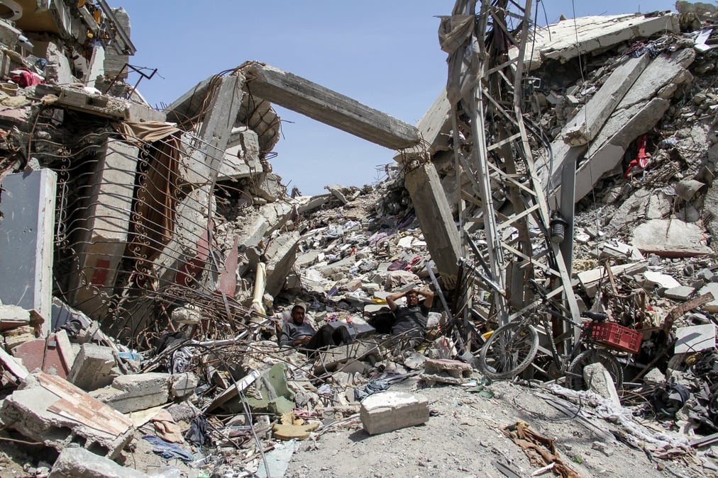 Les decombres d'un immeuble residentiel detruit par des frappes israeliennes dans le nord de la bande de gaza