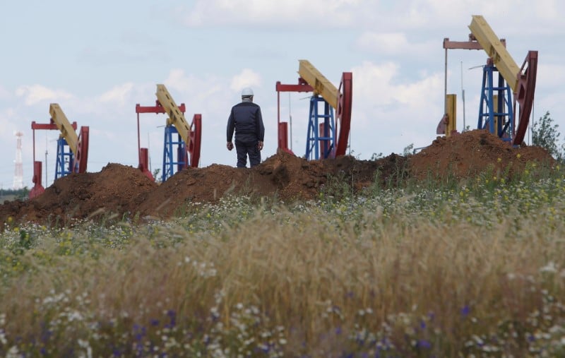 L'opep voit les excedents de stocks mondiaux se resorber