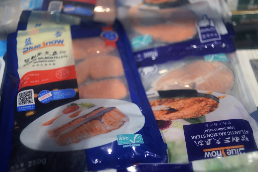 Soulignant qu'aucun cas de contamination par la nourriture n'avait été signalé, les autorités chargées de la sécurité alimentaire en Norvège ont quant à elles déclaré le poisson de ce pays bon à la consommation.