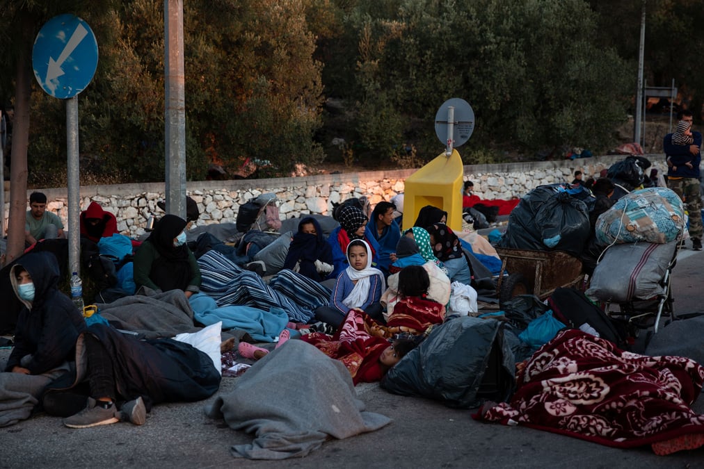 Des milliers de migrants sans abri apres l'incendie a lesbos