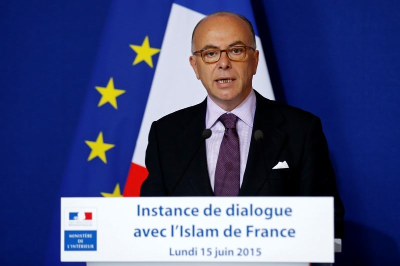 Bernard cazeneuve pour la formation des imams et la construction des mosquees afin de combattre la radicalite