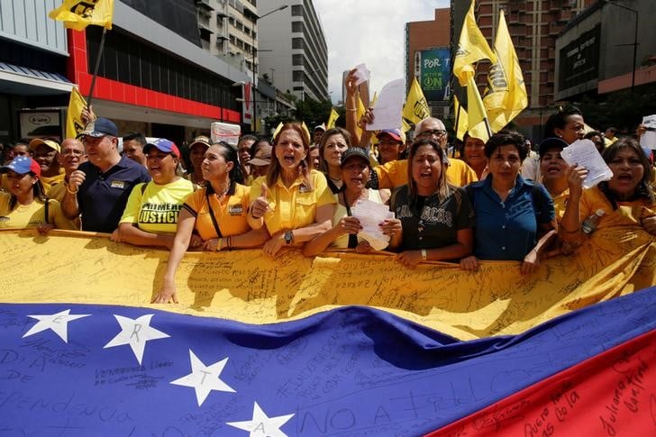 L'opposition gele la dialogue avec le gouvernement au venezuela
