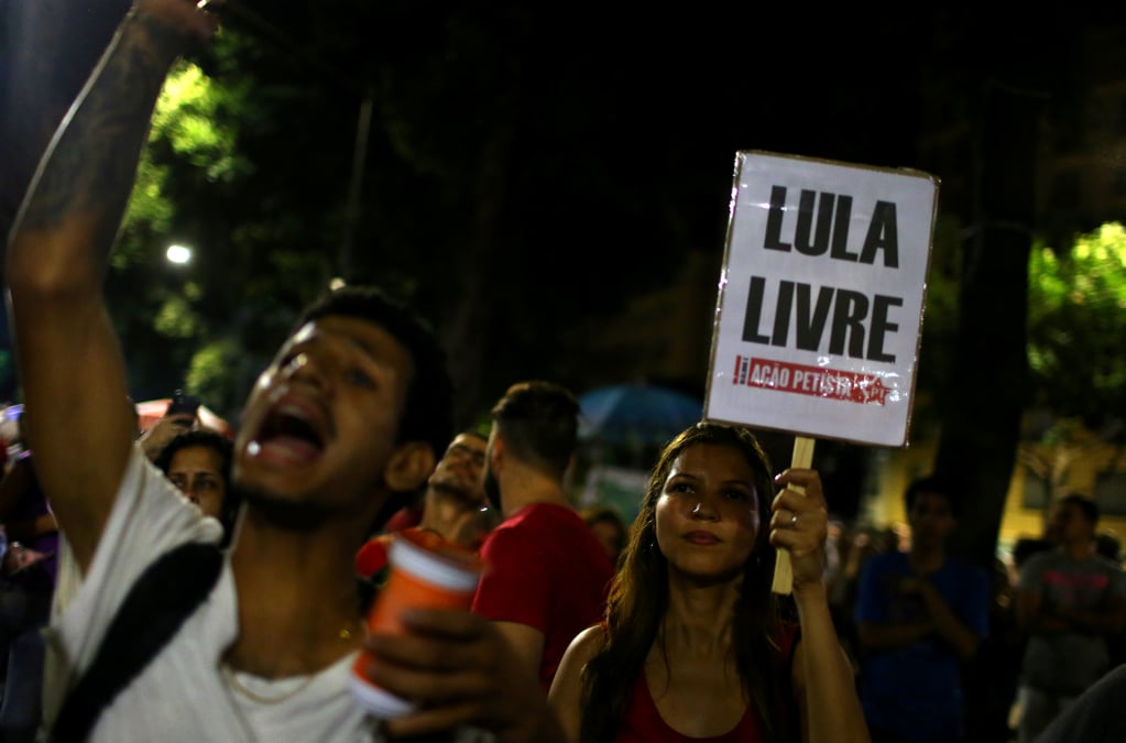 Bresil: lula refuse de se livrer, saisit le tribunal supreme