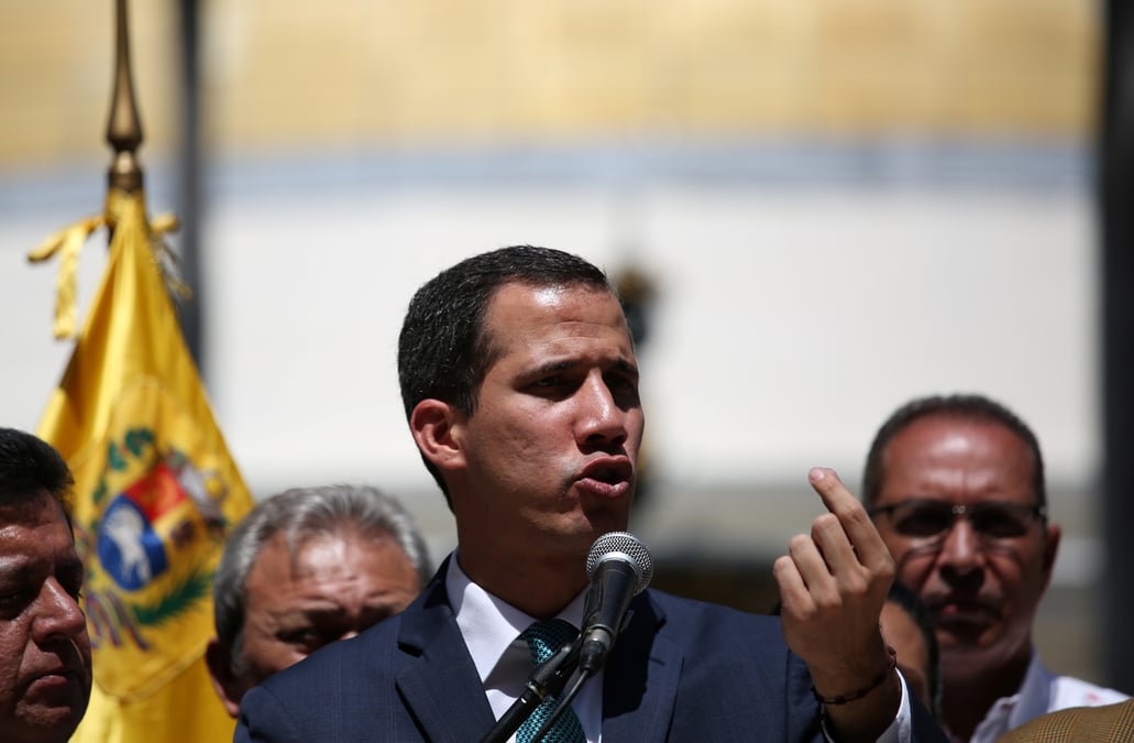 Guaido accuse maduro de detourner des fonds vers l'uruguay