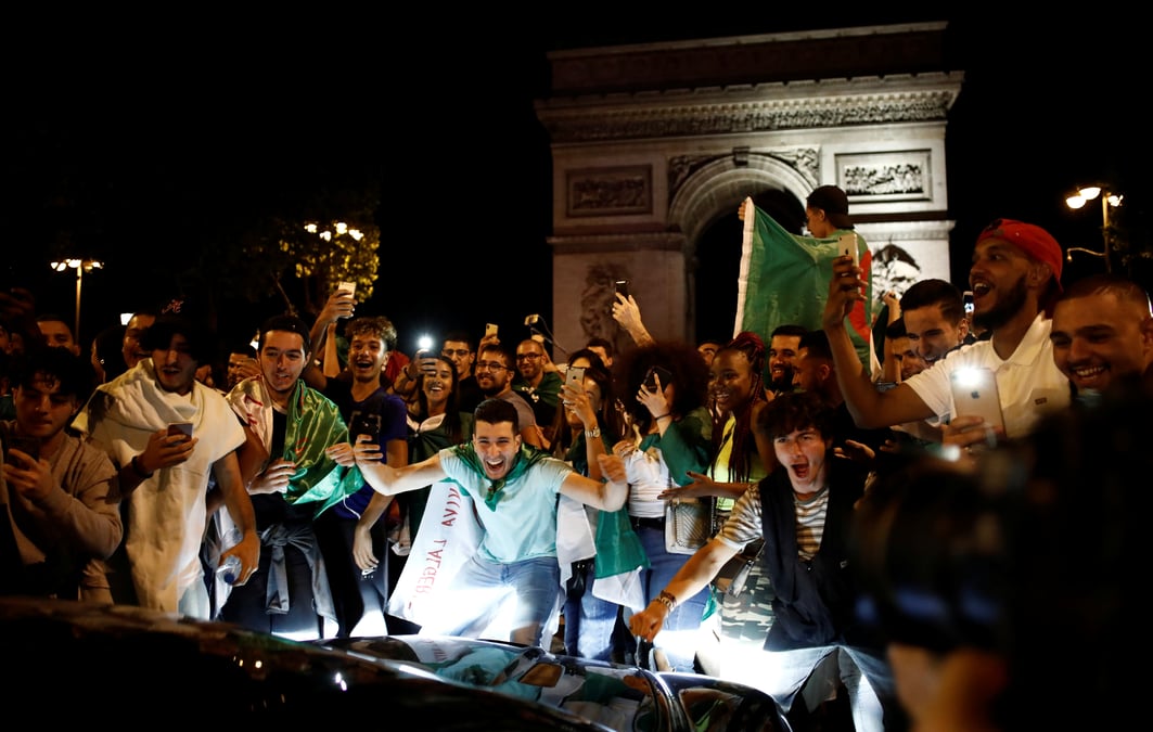 Pres de 200 interpellations apres la victoire de l'algerie a la can