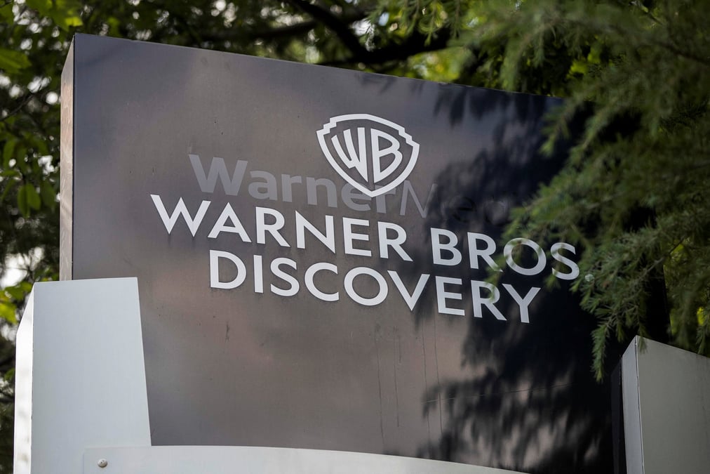 Le logo de warner bros discovery