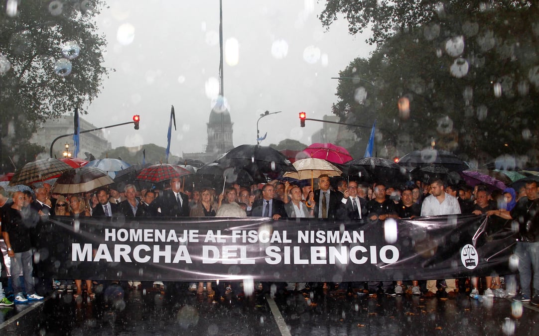 Vaste manifestation en hommage a nisman a buenos aires