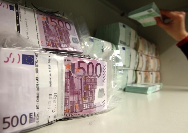 Les banques europeennes devraient reduire encore leurs couts
