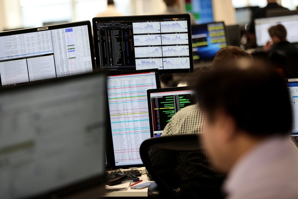 Des traders travaillent a l'indice ig, a londres
