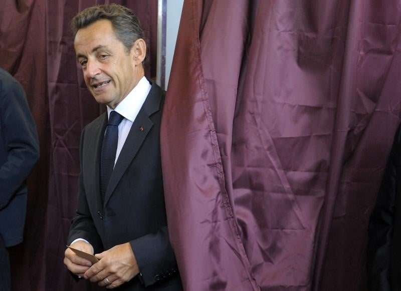Sarkozy pas affaibli en vue d'une primaire, selon un sondage