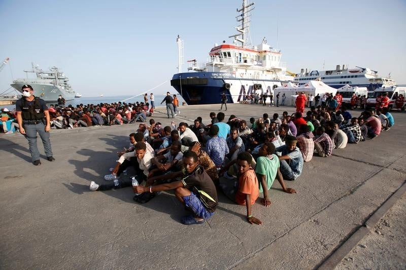 Hausse d'un quart des arrivees de migrants en italie en juin