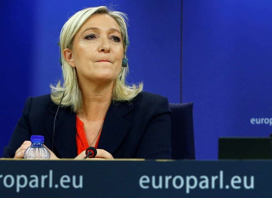 Le pen qualifie sa convocation par les juges de "petite bagarre"