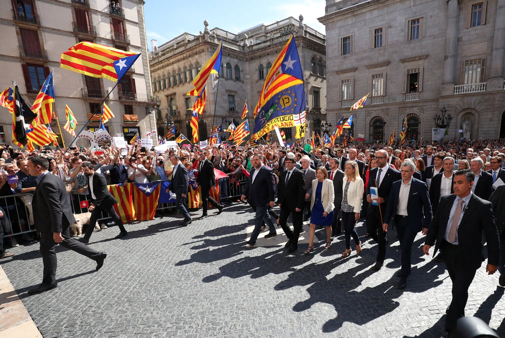 Rassemblement de maires avant le referendum catalan