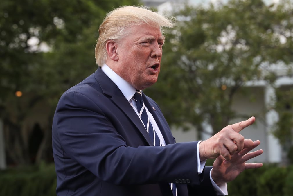 Trump voit des problemes "plus graves" que les pailles en plastique